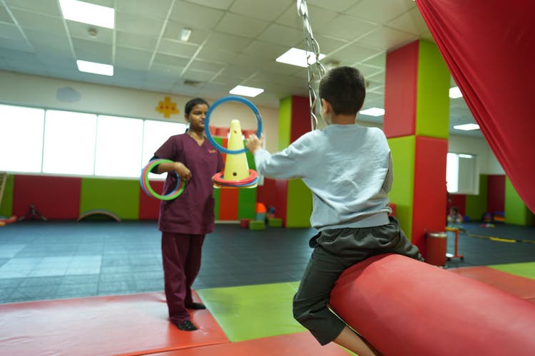 At JEWEL Child Development Centre – Dubai, our Occupational Therapy department helps children bridge these gaps and develop real-world functional independence.